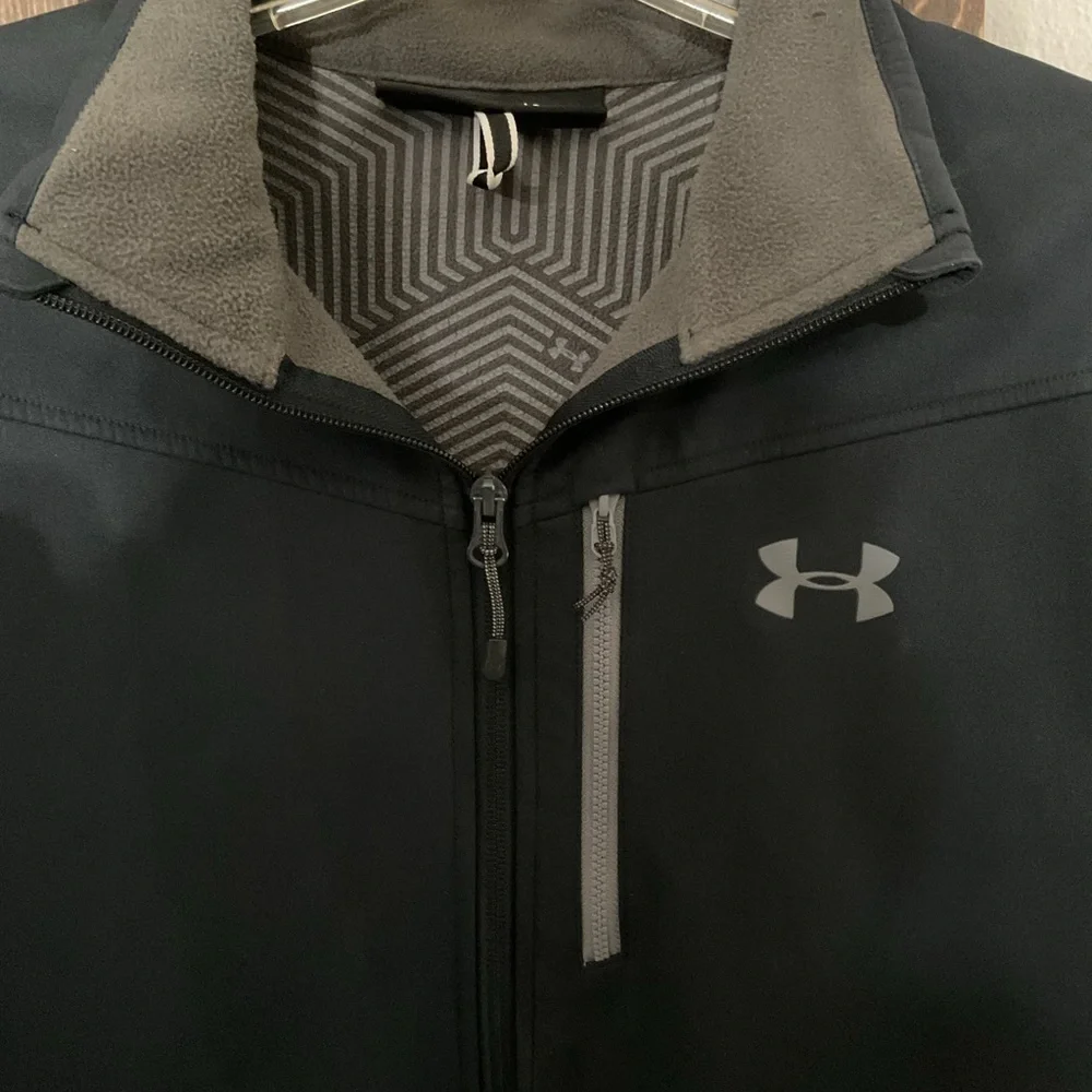 Under Armor Men's Black lightweight Performance Jacket size large